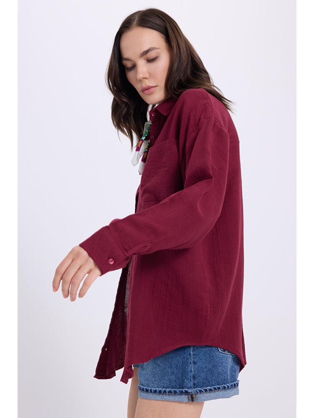 Kadın Oversize Geniş Kesim %100 Pamuk Müslin Kumaş Uzun Kollu Cepli Dokulu Bordo Gömlek-4
