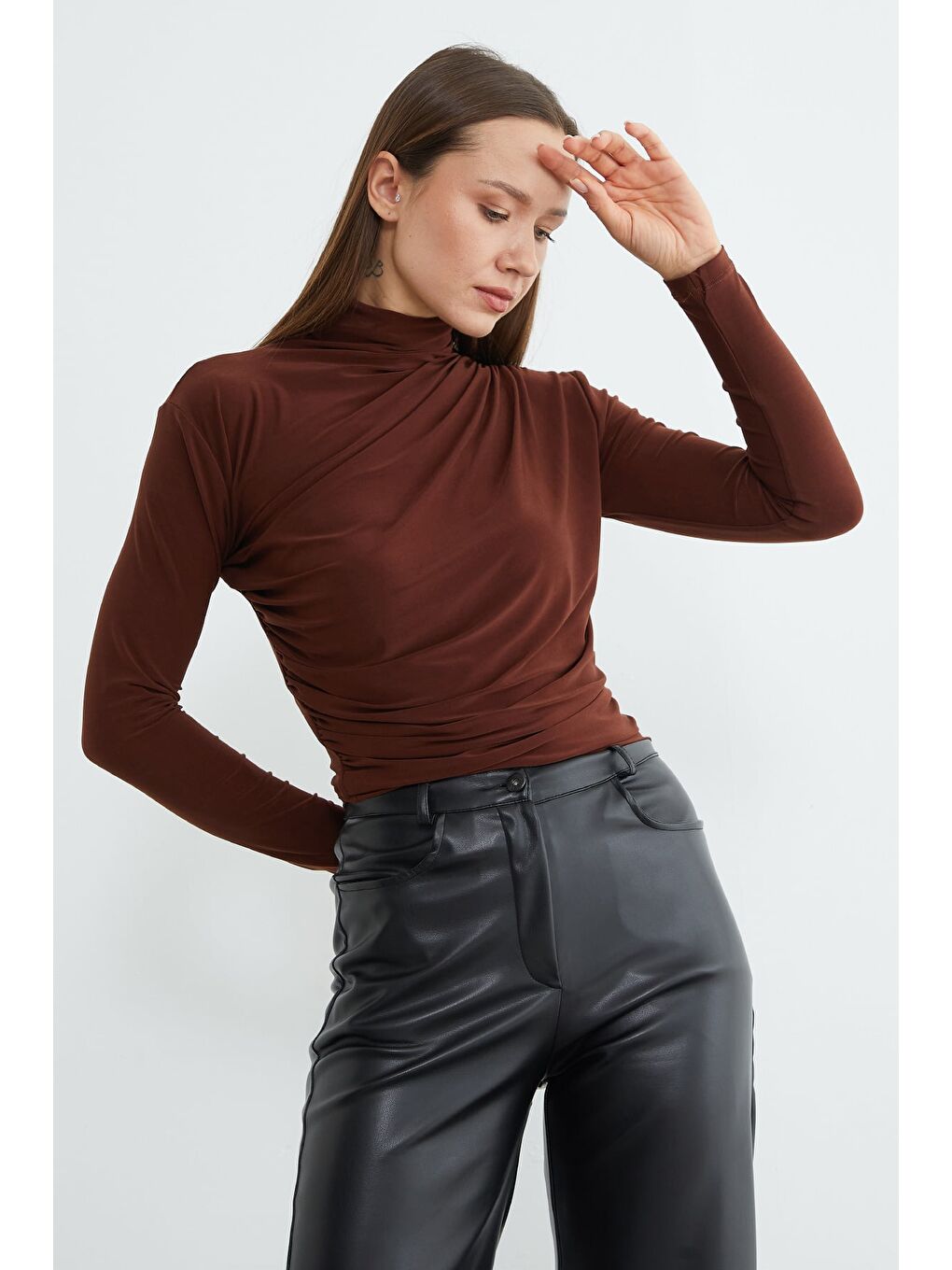 Kahverengi Drapeli Balıkçı Yaka Bluz