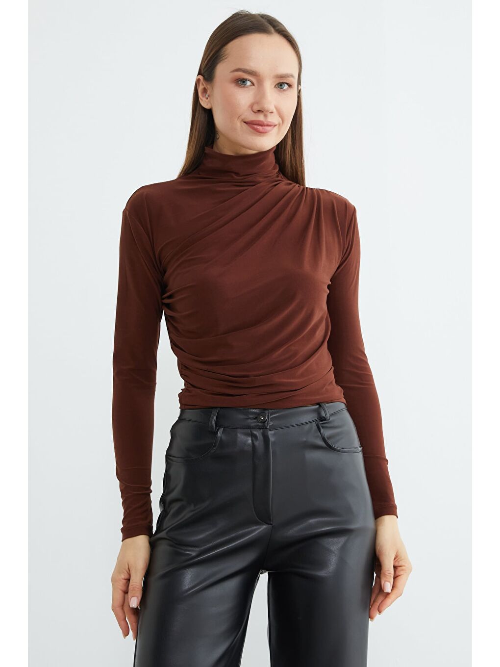 Kahverengi Drapeli Balıkçı Yaka Bluz-1