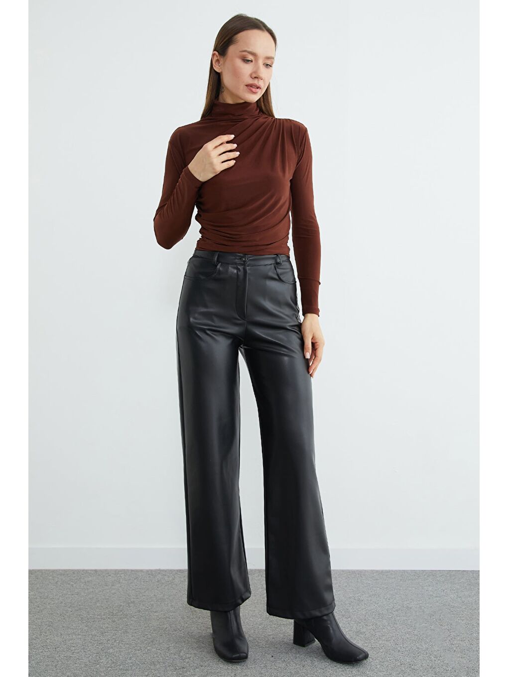 Kahverengi Drapeli Balıkçı Yaka Bluz-2