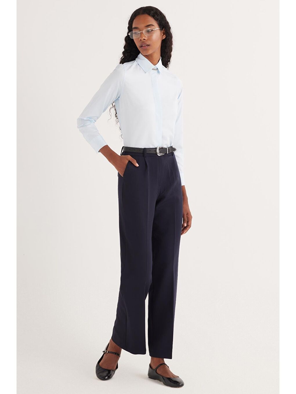 Kadın Slim Fit Dar Kesim Vucüda Oturan Uzun Kollu Gizli Düğme Detaylı Mavi Basic Gömlek-1