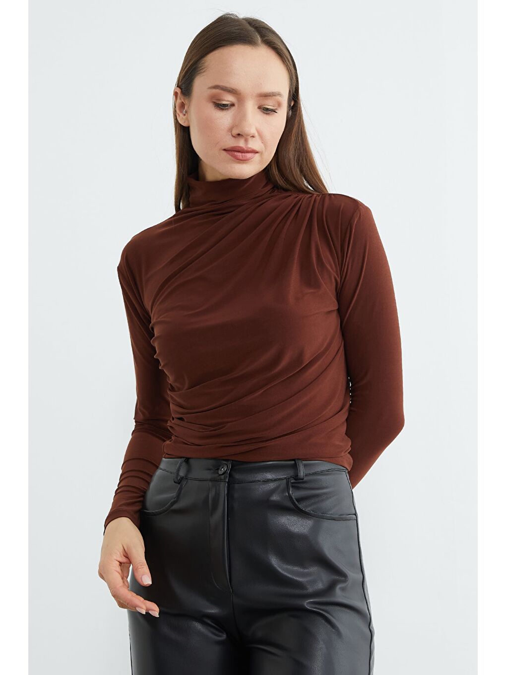 Kahverengi Drapeli Balıkçı Yaka Bluz-3