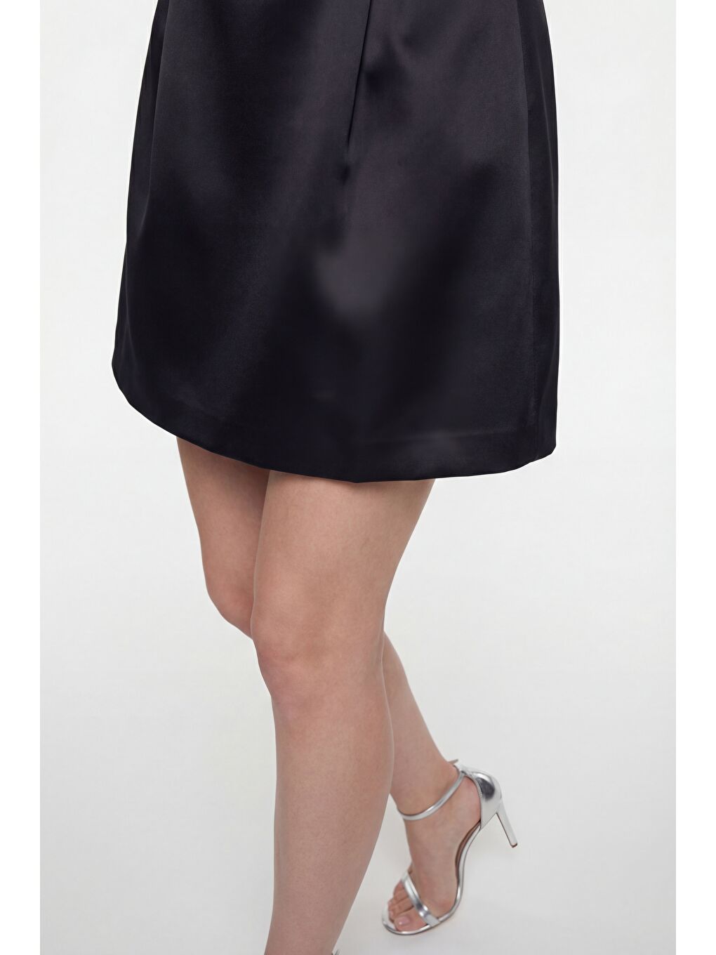 Kadın Siyah İnce Askılı Mini Saten Mezuniyet Abiye Elbise-3