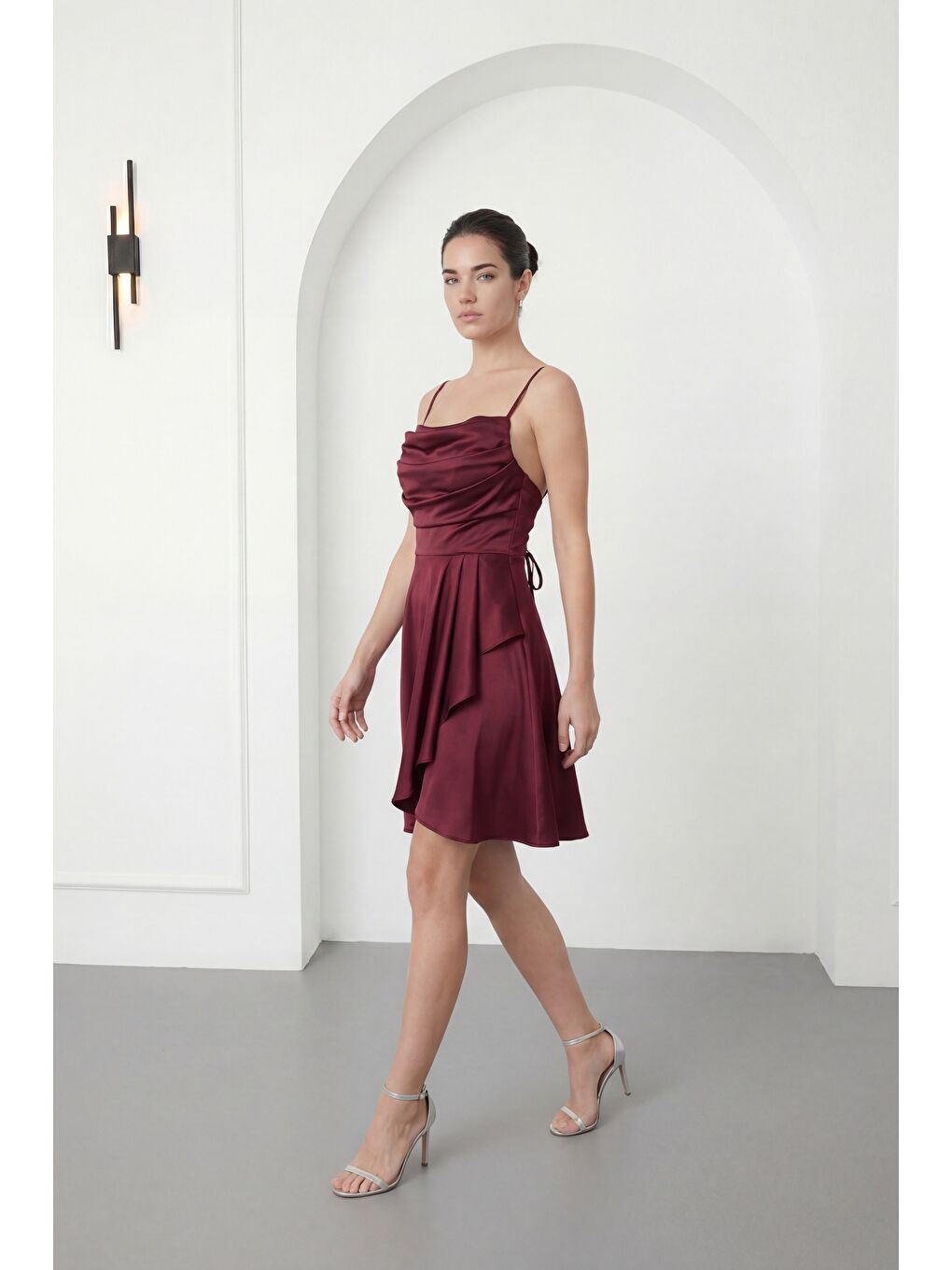 Kadın Bordo Volanlı Yırtmaçlı Kısa Saten Abiye & Mezuniyet Elbisesi-1