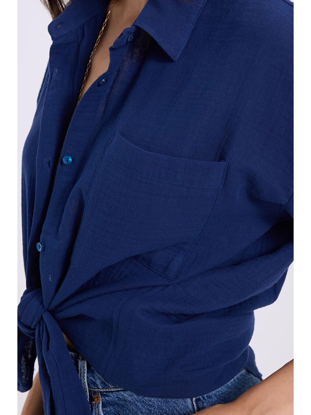 Kadın Oversize Geniş Kesim %100 Pamuk Müslin Kumaş Uzun Kollu Cepli Dokulu Lacivert Gömlek-2