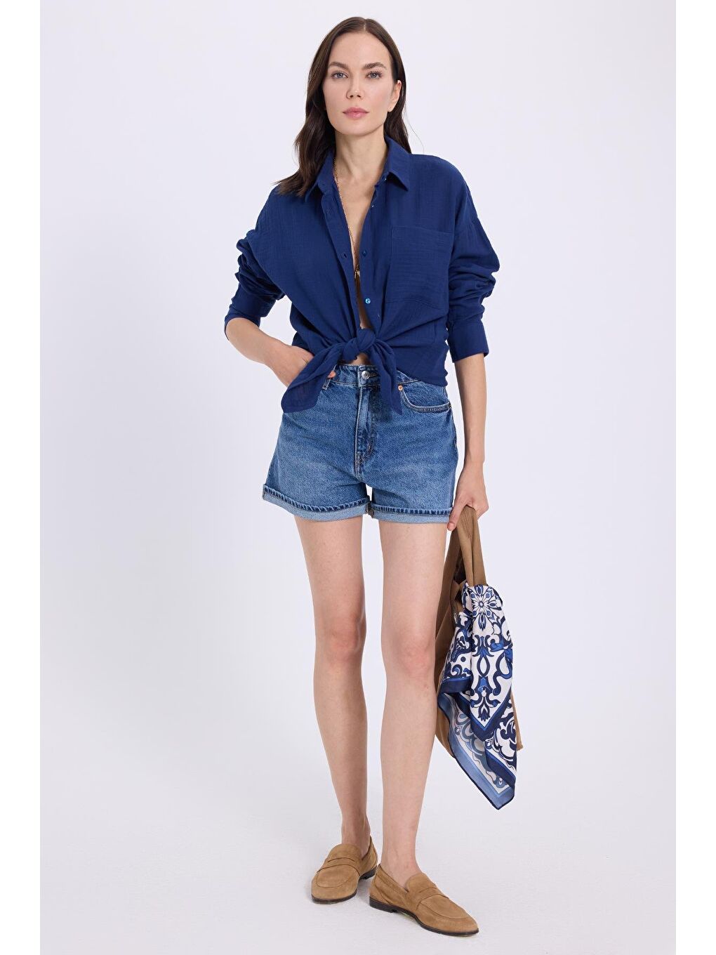 Kadın Oversize Geniş Kesim %100 Pamuk Müslin Kumaş Uzun Kollu Cepli Dokulu Lacivert Gömlek-3