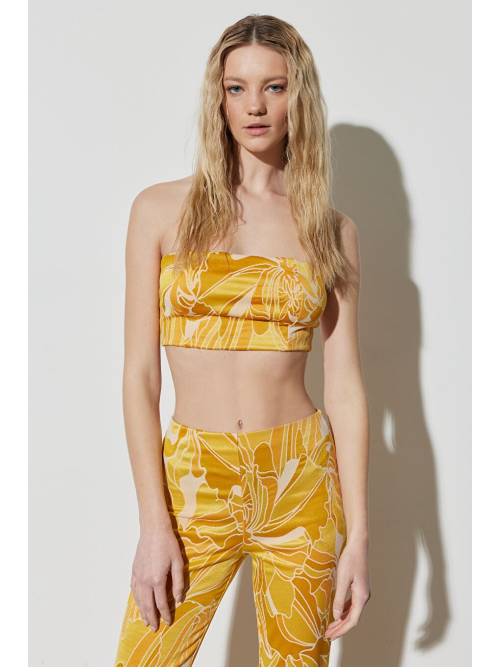 Regular Fit Normal Kesim %100 Pamuk Askılı Sarı Crop Bluz