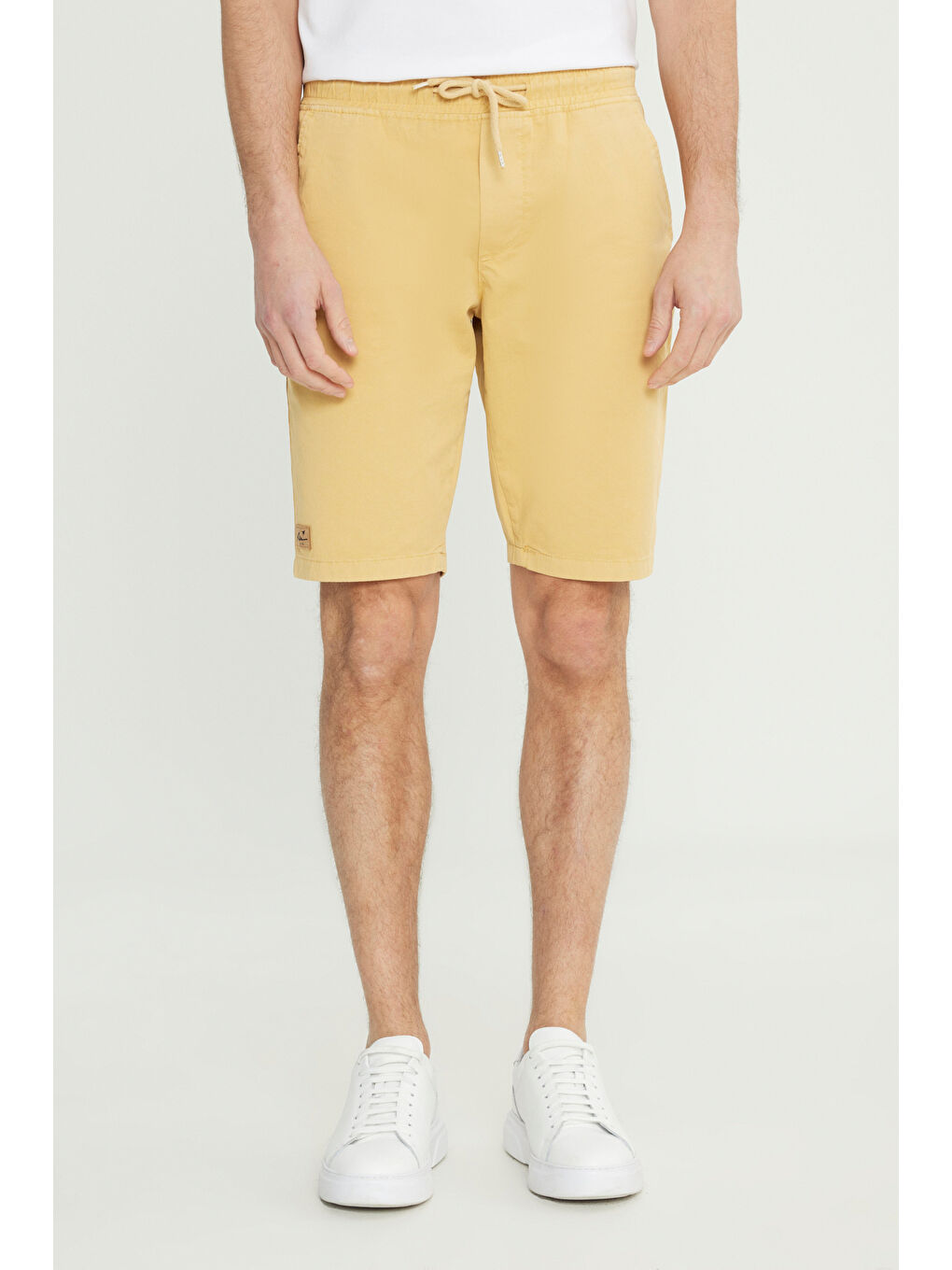 Erkek Sarı Slim Fit Dar Kesim Pamuklu Yan Cepli Şort