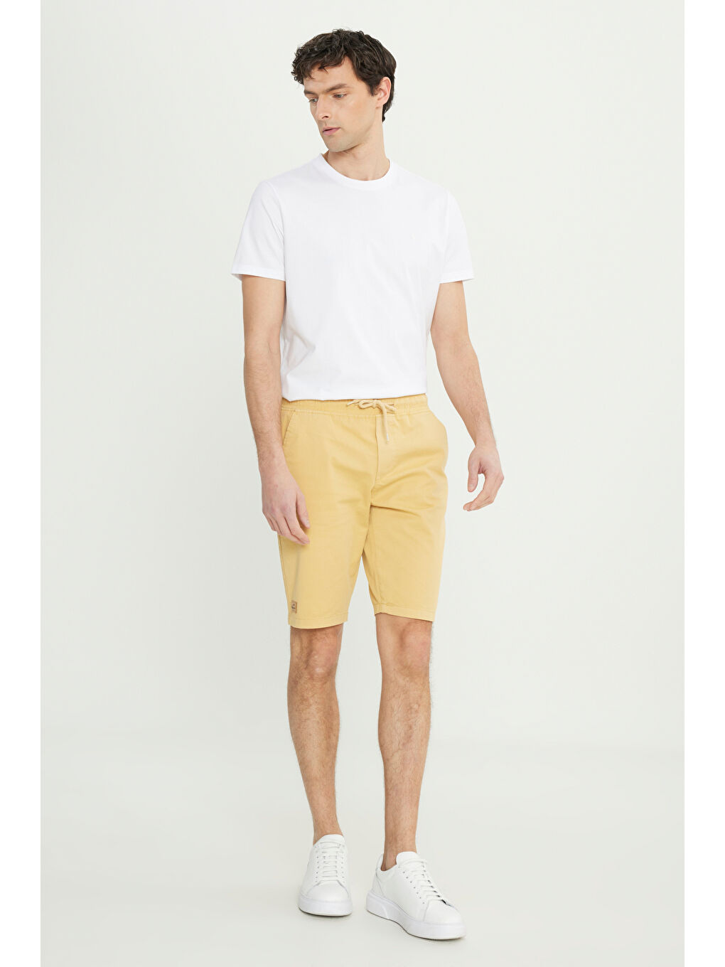 Erkek Sarı Slim Fit Dar Kesim Pamuklu Yan Cepli Şort-1