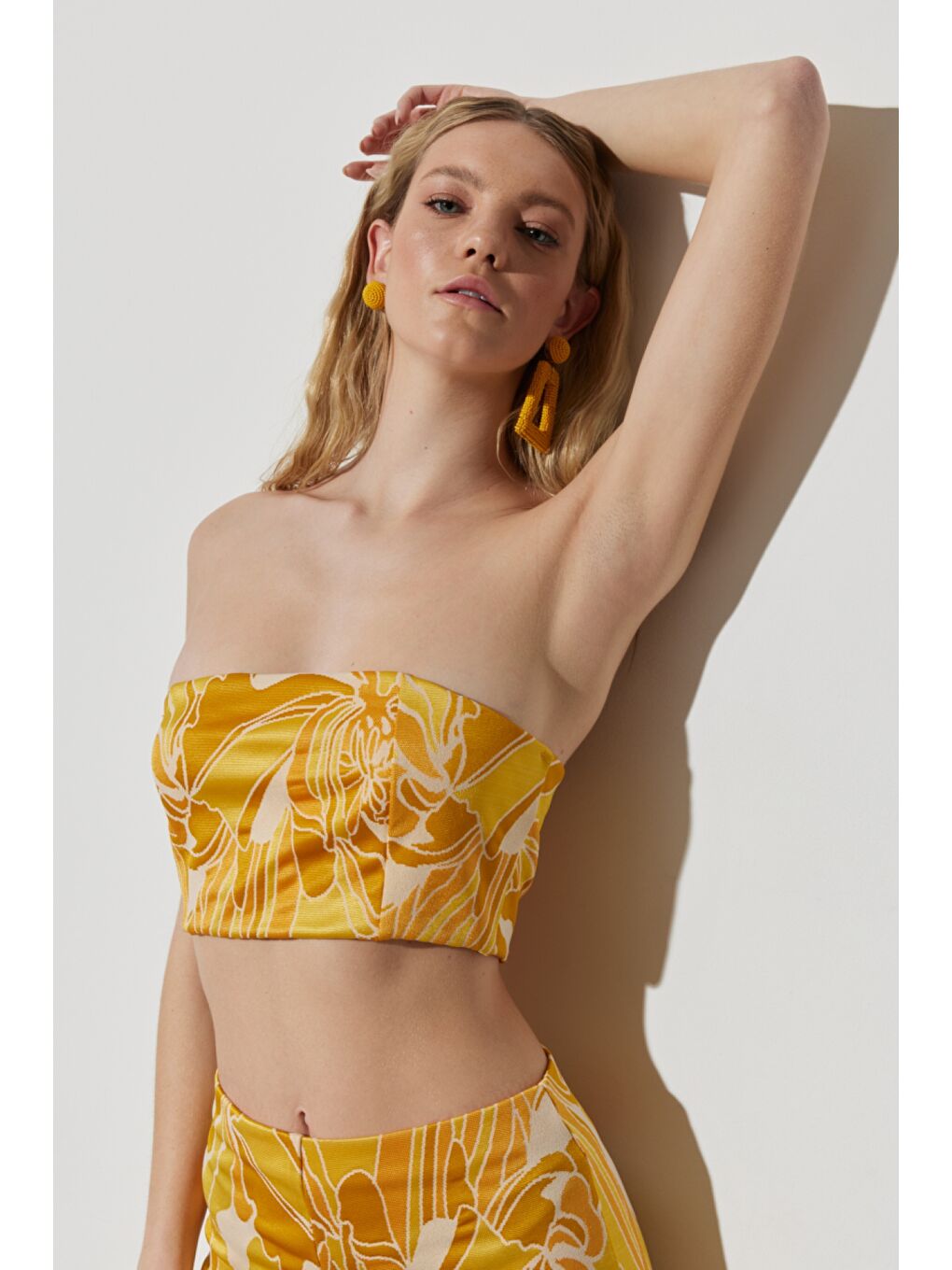 Regular Fit Normal Kesim %100 Pamuk Askılı Sarı Crop Bluz-1