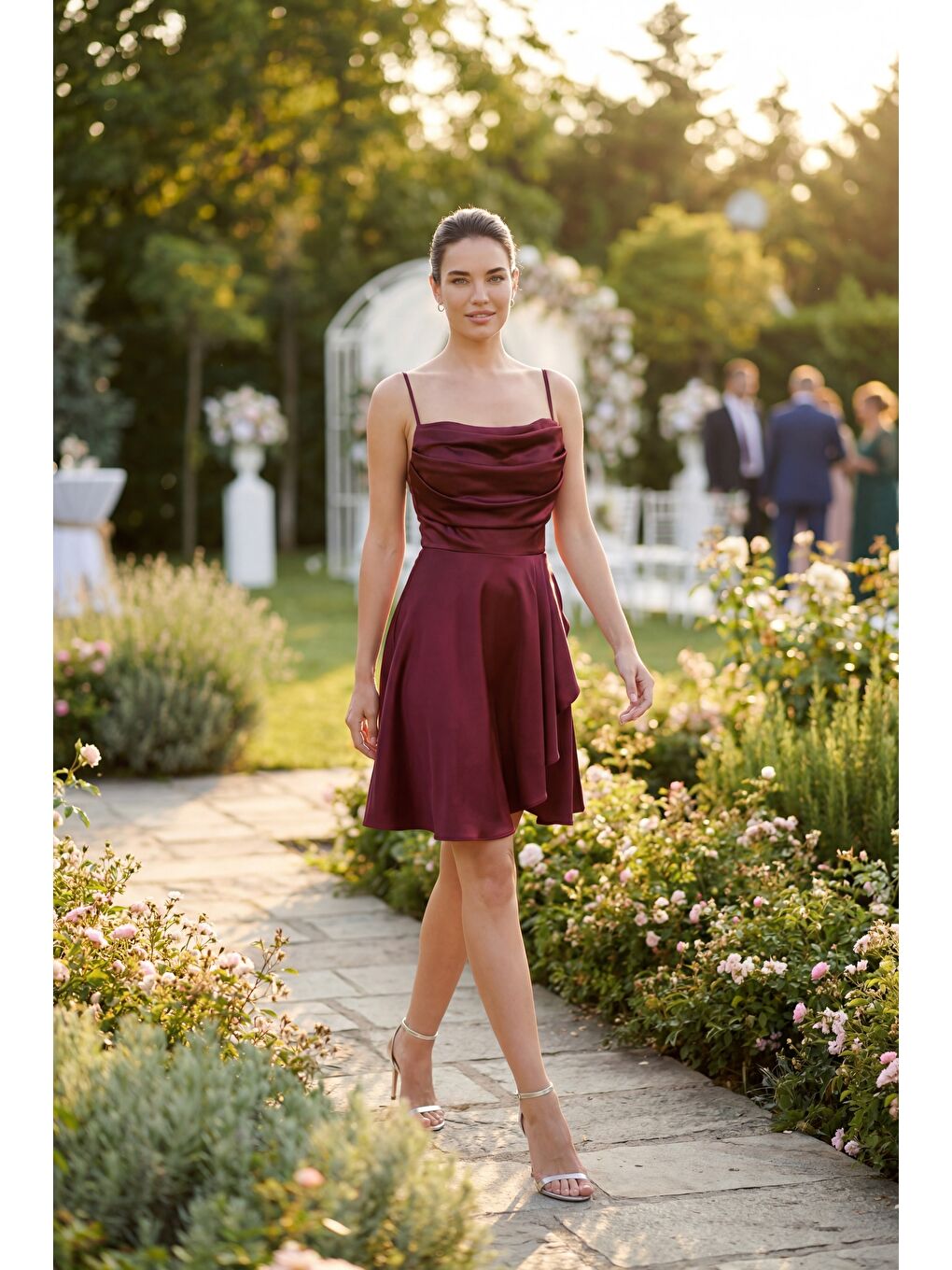 Kadın Bordo Volanlı Yırtmaçlı Kısa Saten Abiye & Mezuniyet Elbisesi-4