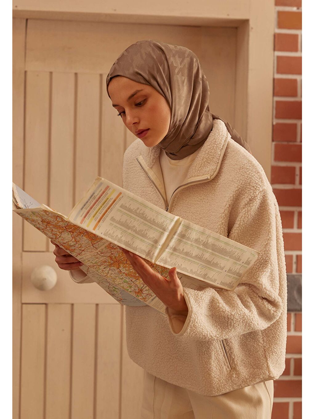 Kahverengi Kazayağı Jakarlı Şal Tozlu Kahve-1