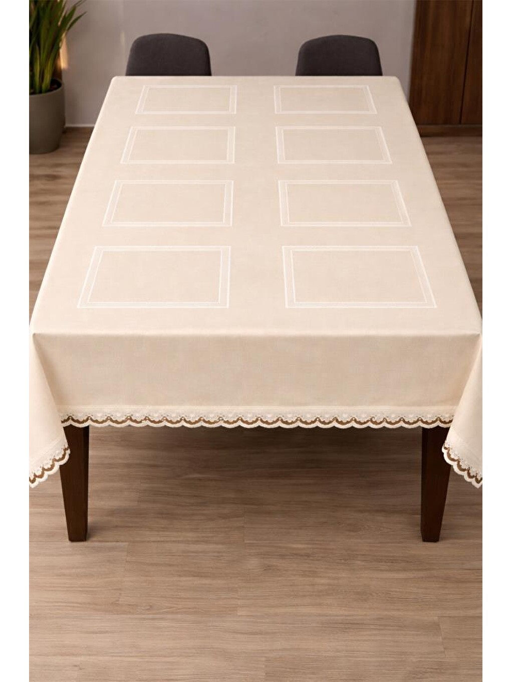 Ekru Matmazel 150x200 Cm Dikdörtgen Masa Örtüsü Krem