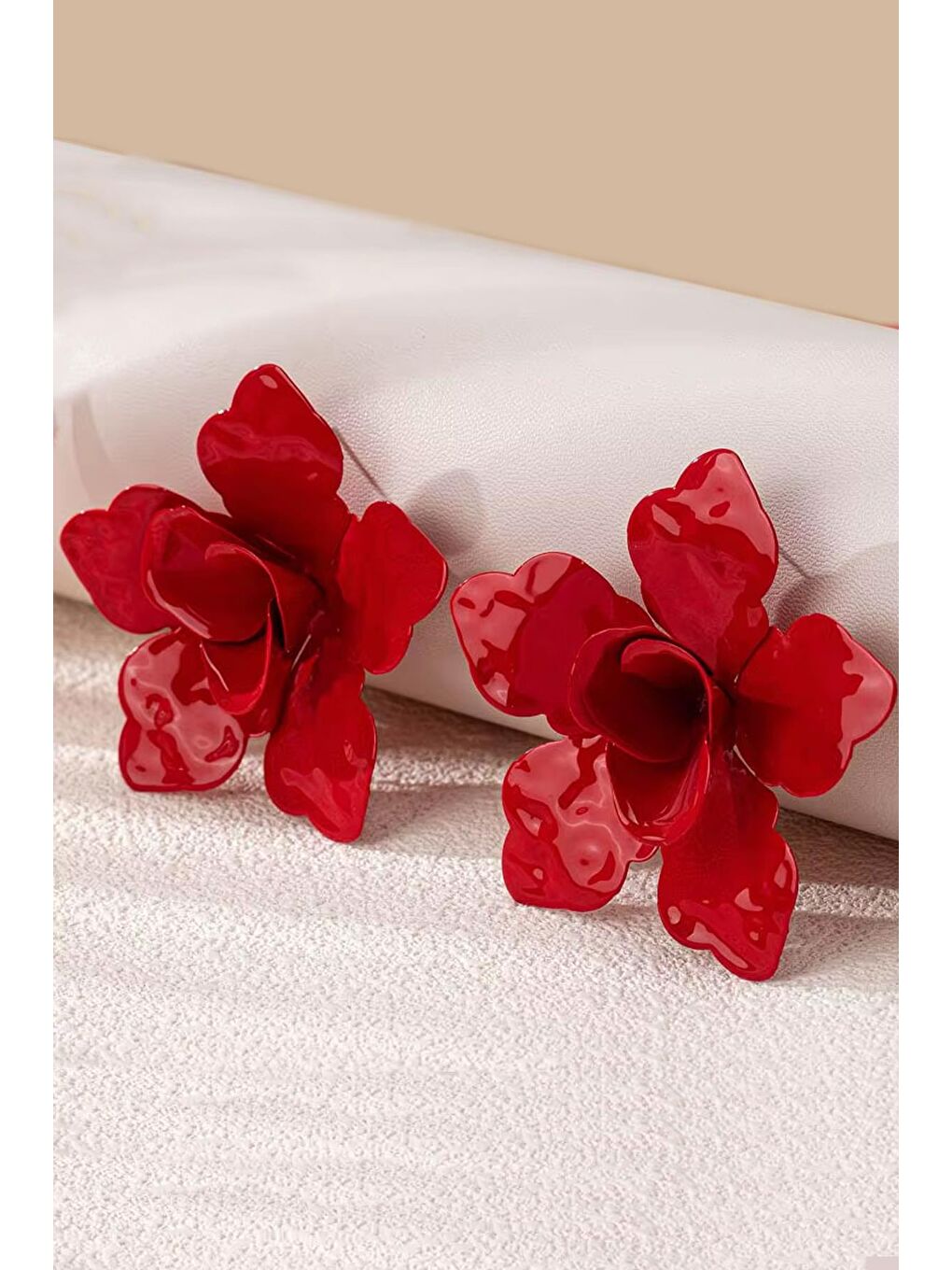 Kırmızı Metal Büyük Çiçek Küpe