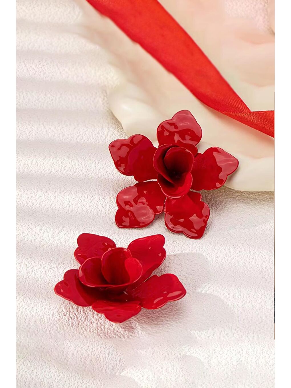 Kırmızı Metal Büyük Çiçek Küpe-1
