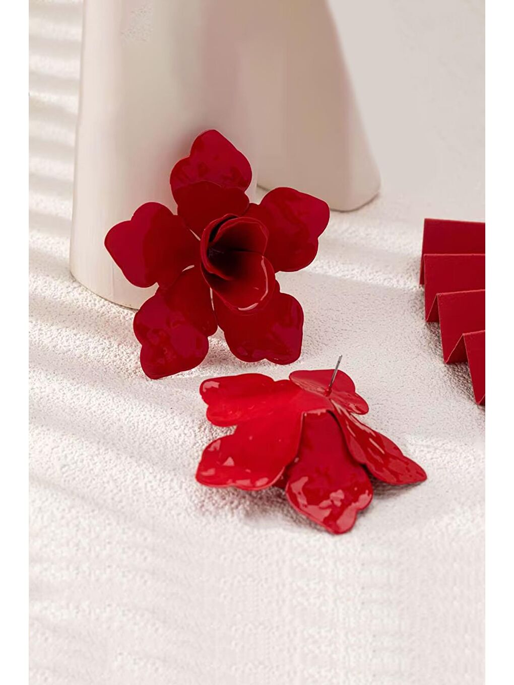 Kırmızı Metal Büyük Çiçek Küpe-2