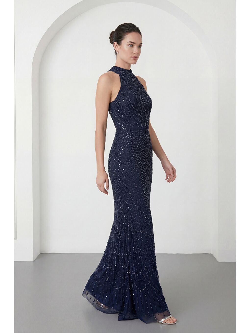 Kadın Lacivert Dar Kalıp Halter Yaka Taşlı Uzun Balık Abiye Elbise-1