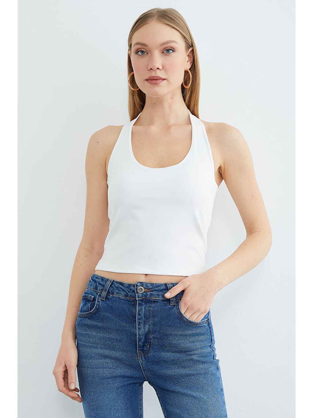 Beyaz Boyundan Geçirmeli Kaplı Bluz-1