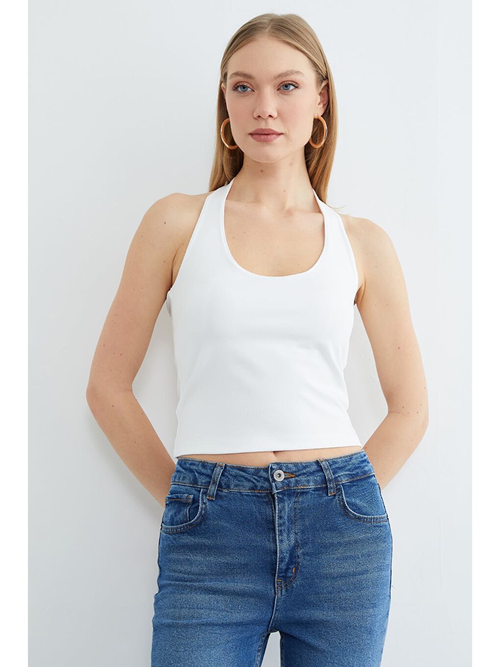 Beyaz Boyundan Geçirmeli Kaplı Bluz-2