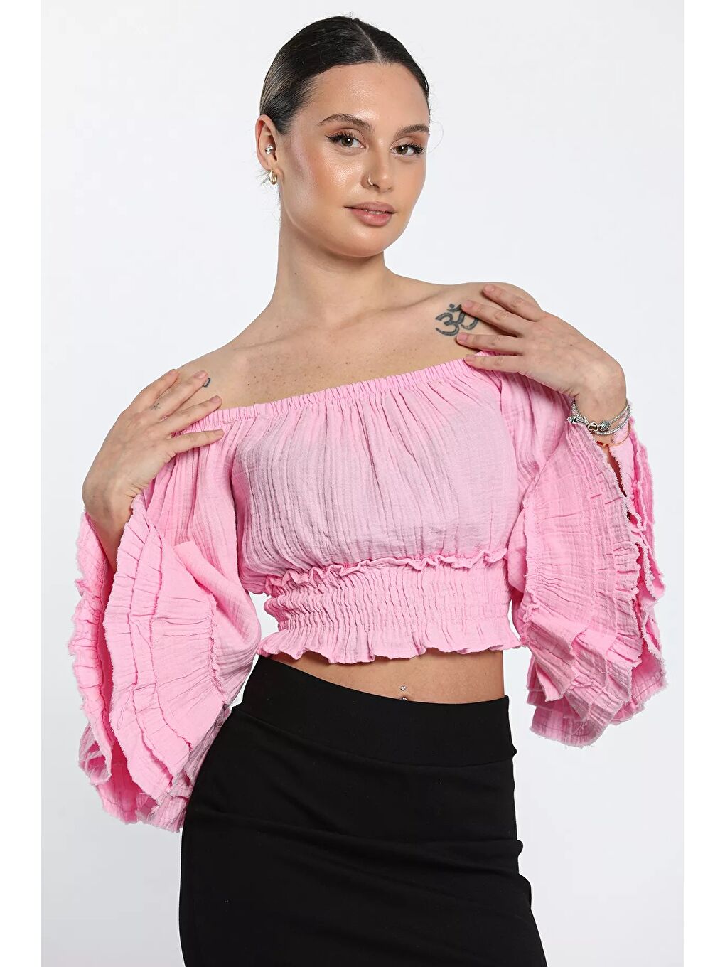 GÜLSELİ Pembe Bel Büzgülü Bol Kesim Kollu Püskül Detaylı Crop Top Kadın Bluz - 3