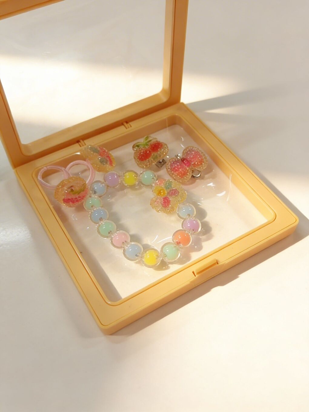 Kız Çocuk 5'Li Desenli Plastik Kutulu Takı Seti Sarı-1