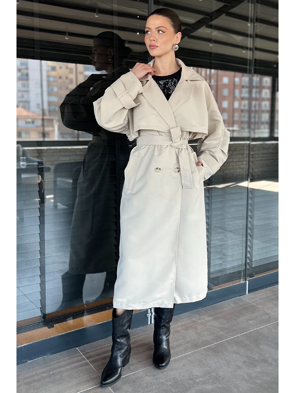 Bej Kadın Bel Kuşaklı Yırtmaçlı Oversize Trençkot-1