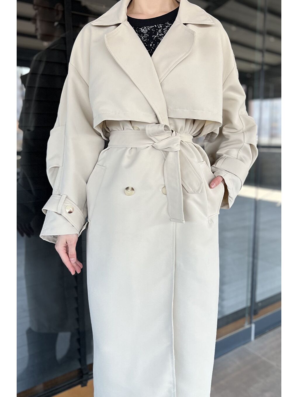 Bej Kadın Bel Kuşaklı Yırtmaçlı Oversize Trençkot-2