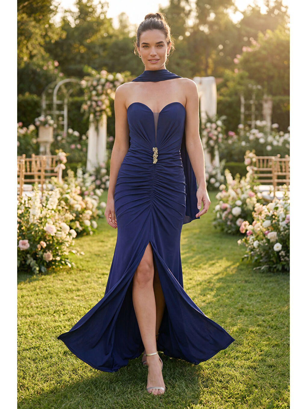 Kadın Lacivert Dar Kalıp Straplez Yaka Şal Detay Yırtmaçlı Uzun Abiye-4