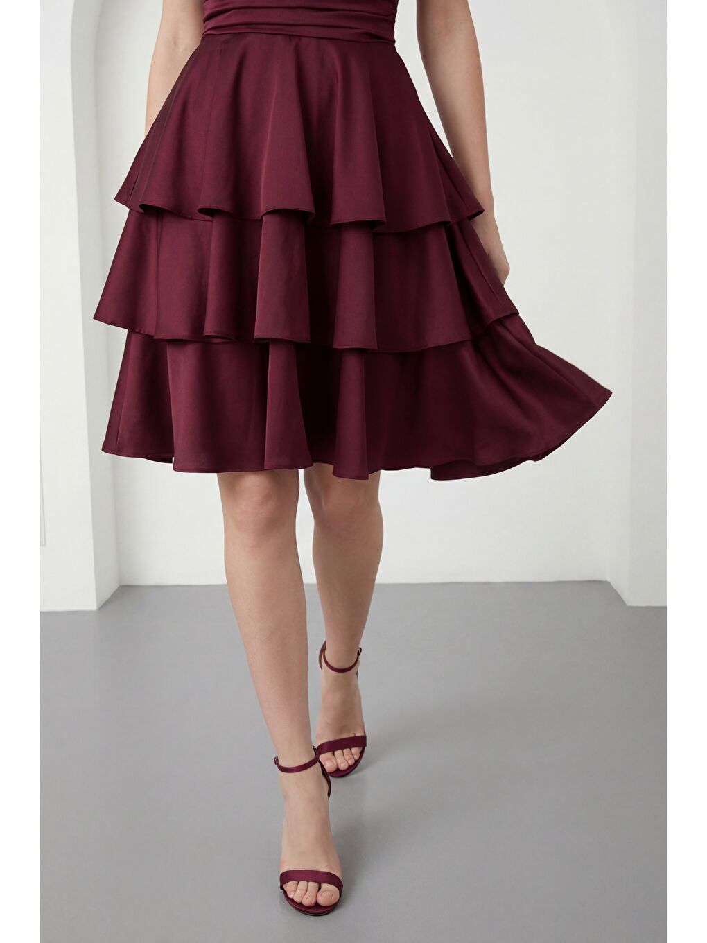 Kadın Bordo Halter Yaka Saten Mini Mezuniyet Abiye Elbise-3