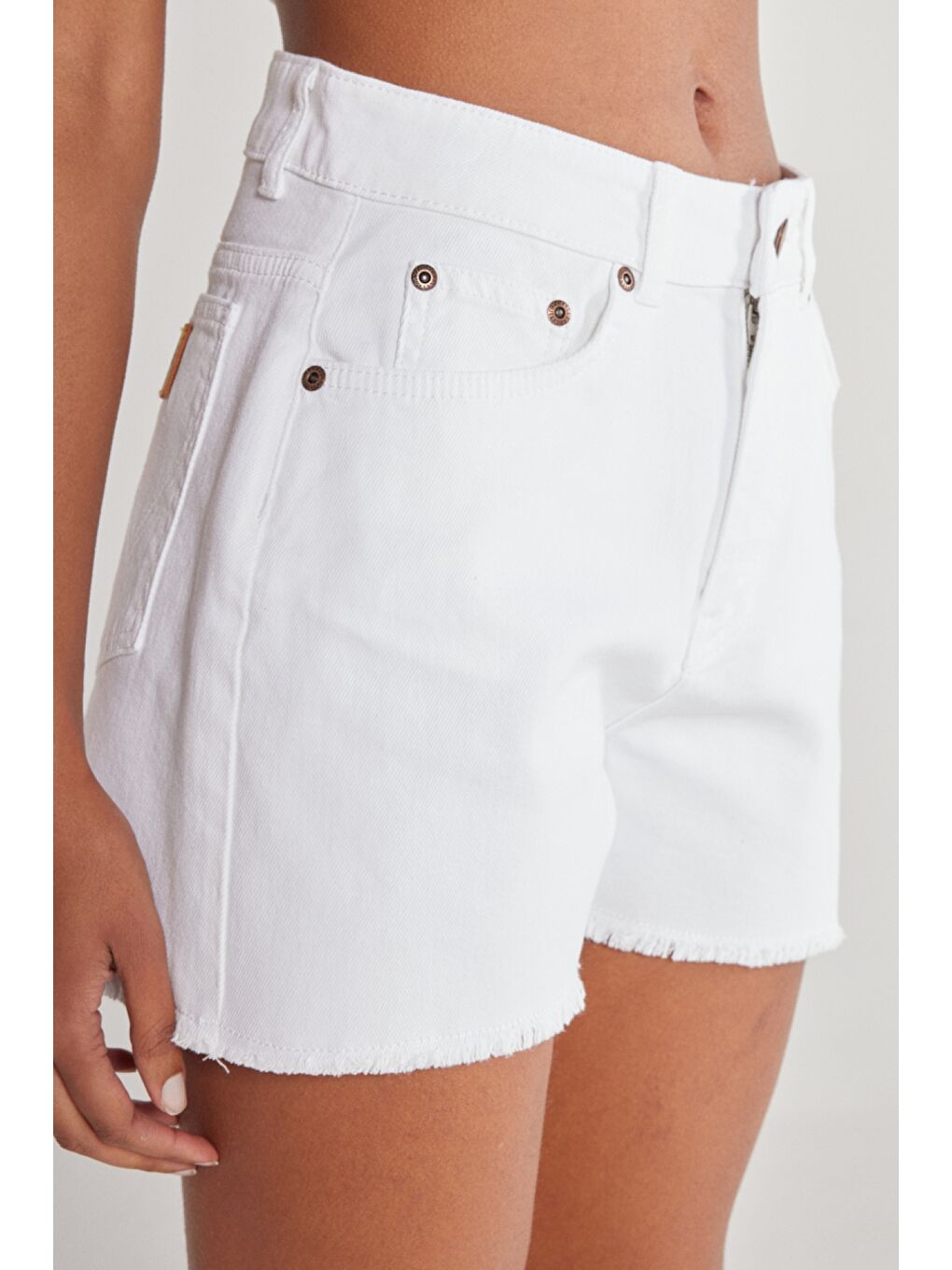 Regular Fit Normal Kesim Yüksek Bel Beyaz Esnek Jean Jean Şort-4