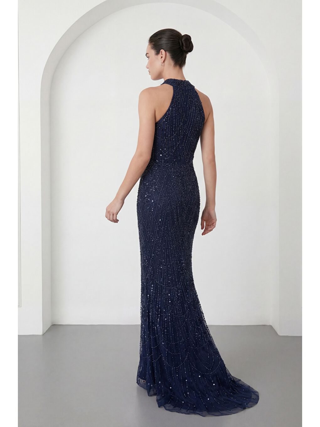 Kadın Lacivert Dar Kalıp Halter Yaka Taşlı Uzun Balık Abiye Elbise-5