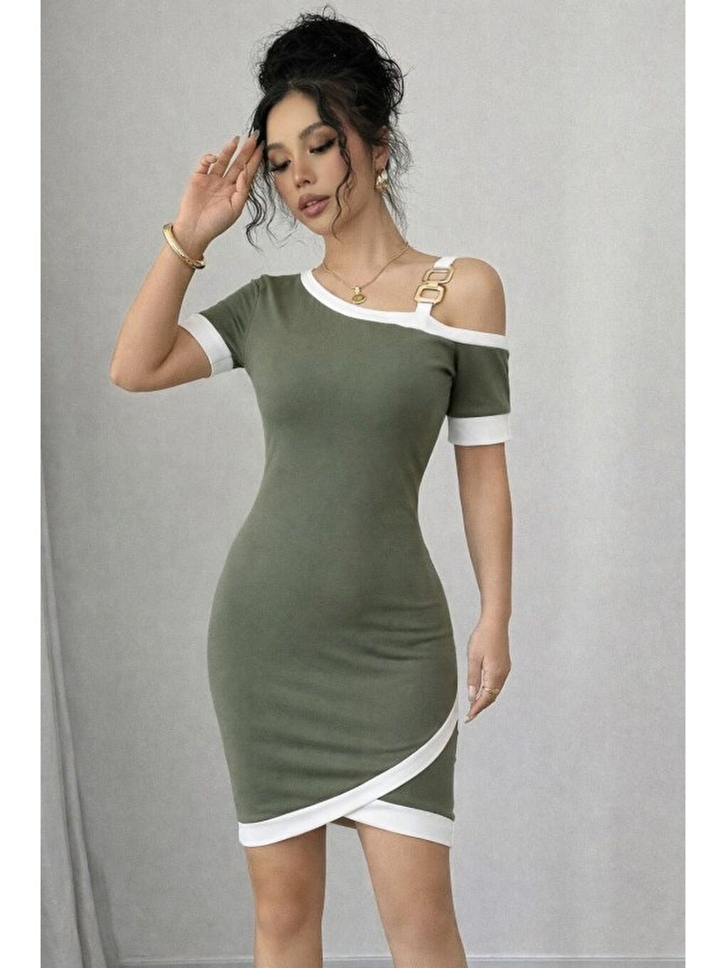 Yeşil Kadın Kısa Kollu Asimetrik Kesim Yaka şerit Ve Aksesuar Detaylı Modal Elbise-1