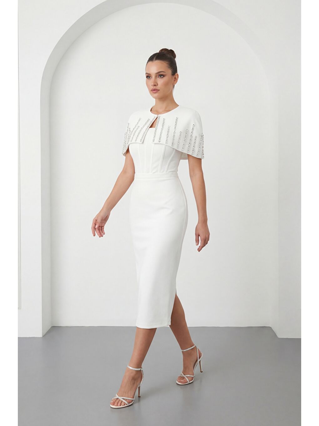 Kadın Beyaz Dar Kalıp Ceketli Taşlı Midi Söz Nişan Nikah Abiye Elbise