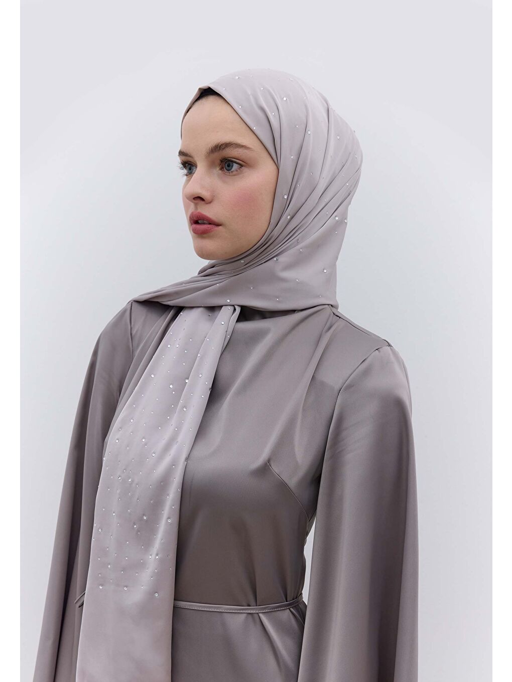 Bej Strass Taşlı İpeksi Şal Taş