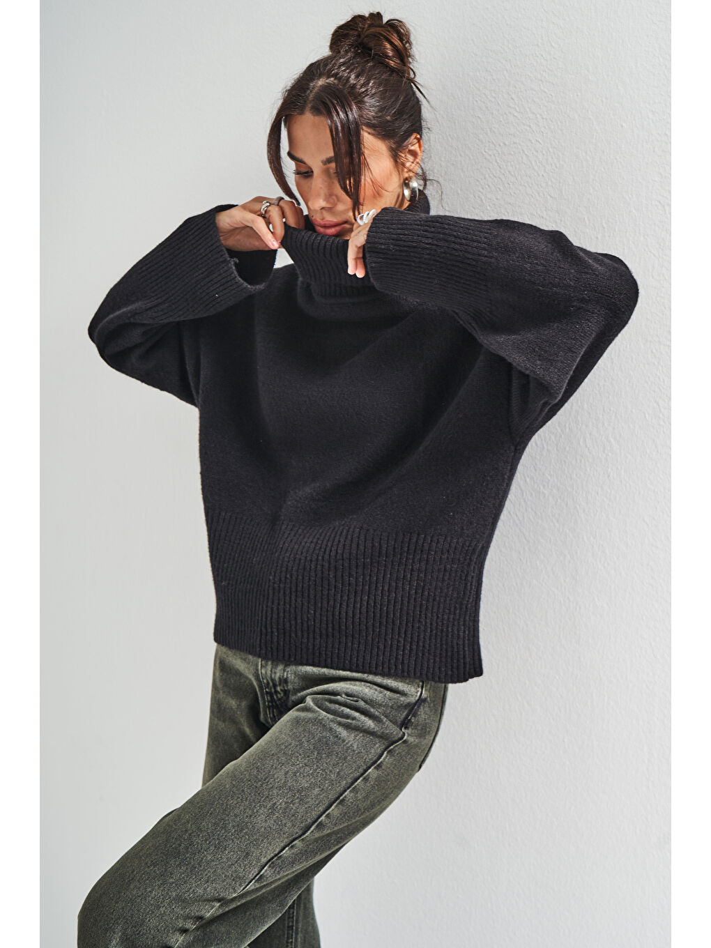 Kadın Siyah Renk w5-1 Balıkçı Yaka Bol Kesim Örme Triko Kazak-1