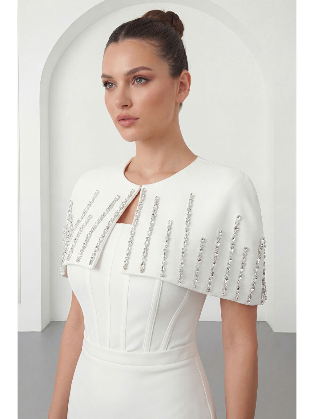 Kadın Beyaz Dar Kalıp Ceketli Taşlı Midi Söz Nişan Nikah Abiye Elbise-1