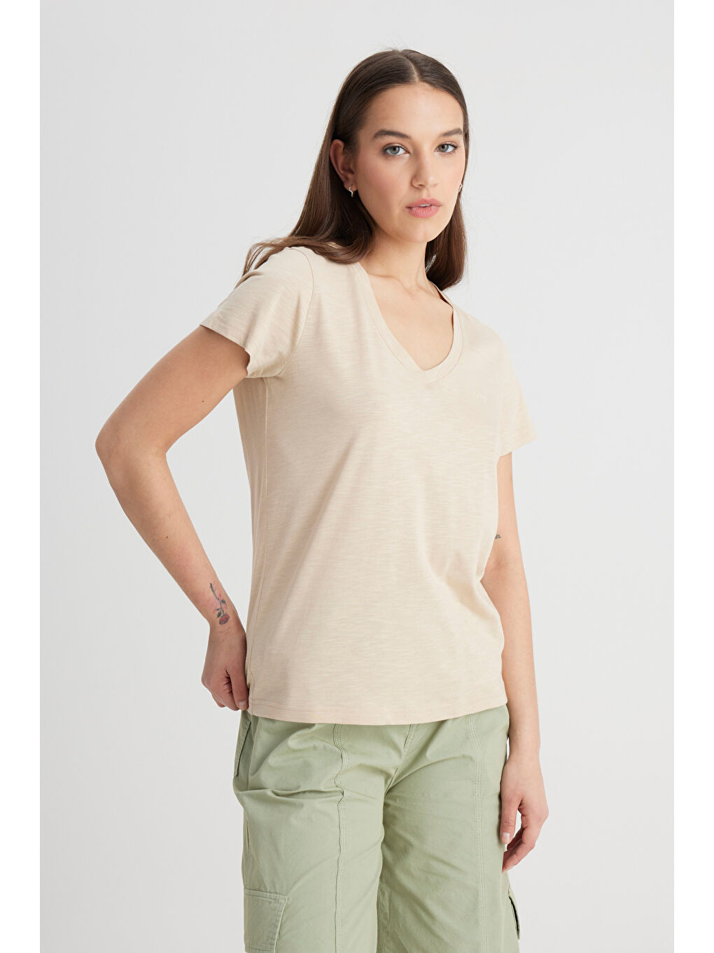 Regular Fit Normal Kesim V Yaka Bej Tişört