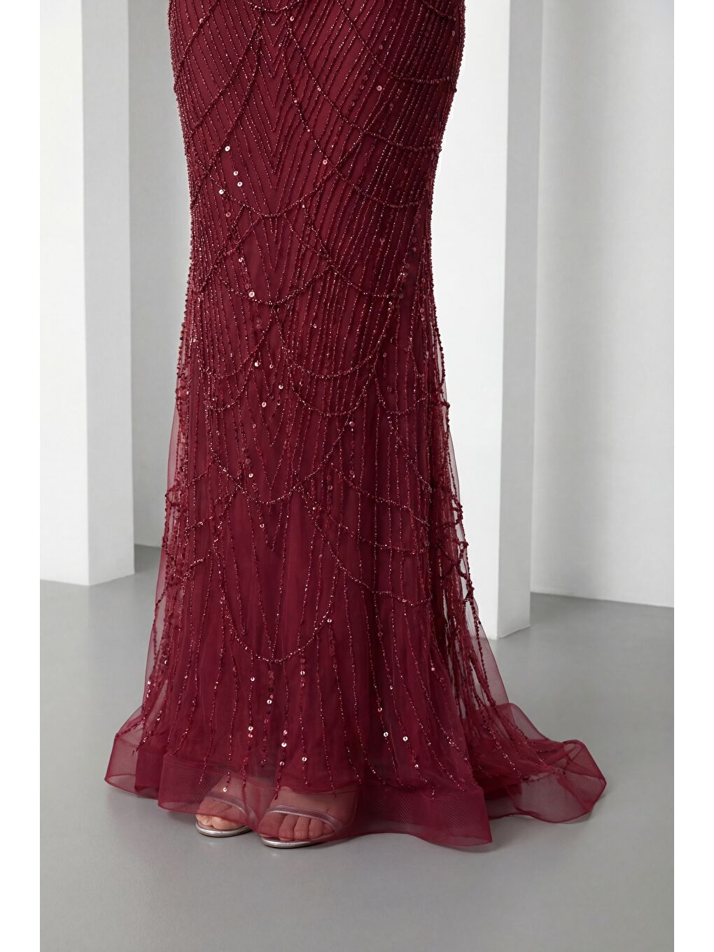 Kadın Bordo Dar Kalıp Halter Yaka Taşlı Uzun Balık Abiye Elbise-3