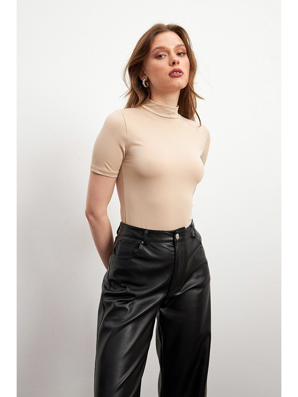 Ekru Kadın Krem Kısa Kol Bluz-1