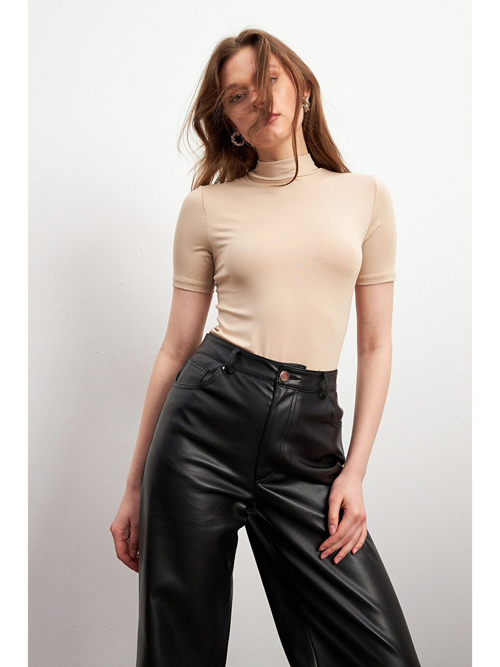 Ekru Kadın Krem Kısa Kol Bluz-2