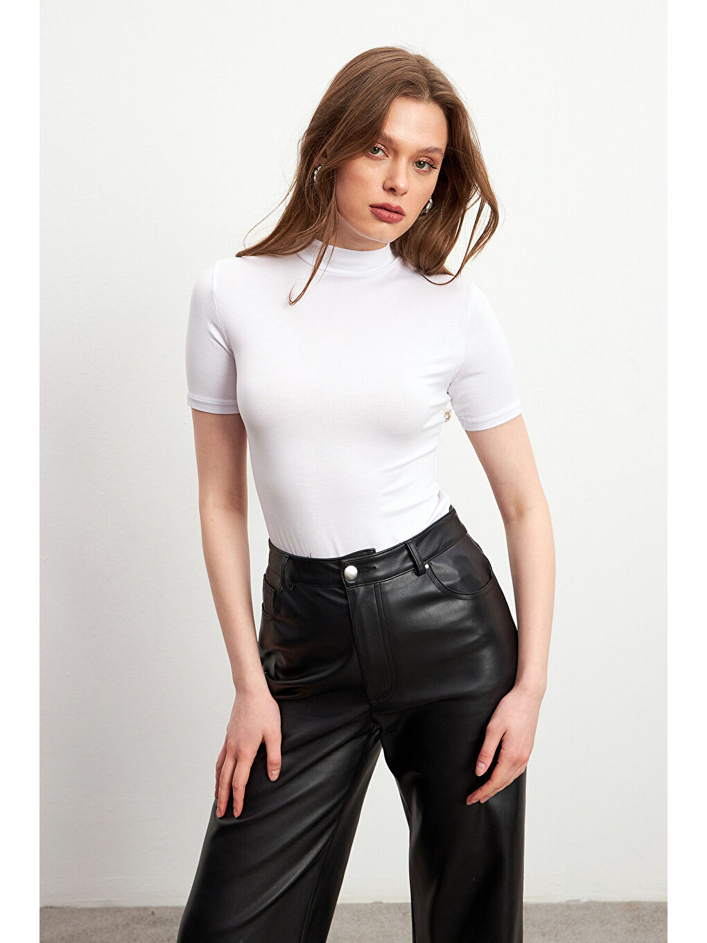 Kadın Beyaz Kısa Kol Bluz-1