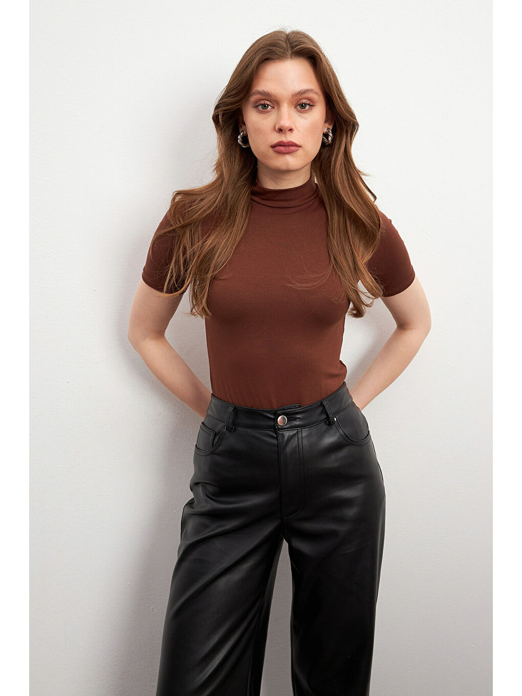 Kahverengi Kadın Acı Kahve Kısa Kol Bluz-1