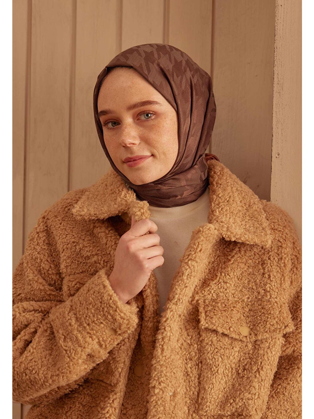 Kahverengi Kazayağı Jakarlı Şal Kakao-1