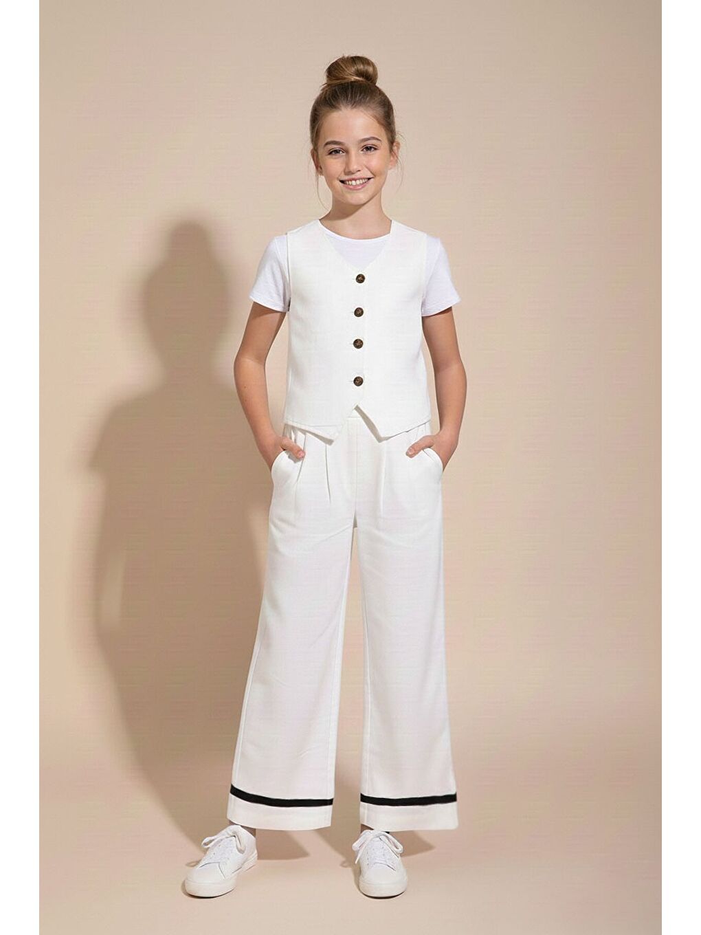 Ekru Düğmeli Keten Yelekli Geniş Paça Pantolonlu Kız Çocuk Takım 23490