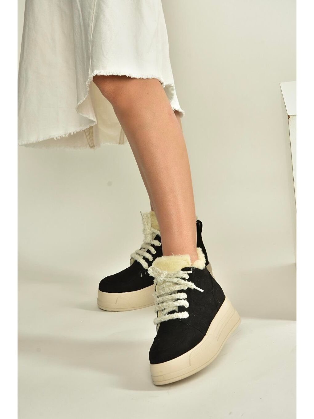 Siyah Kadın Bot V367343402-5