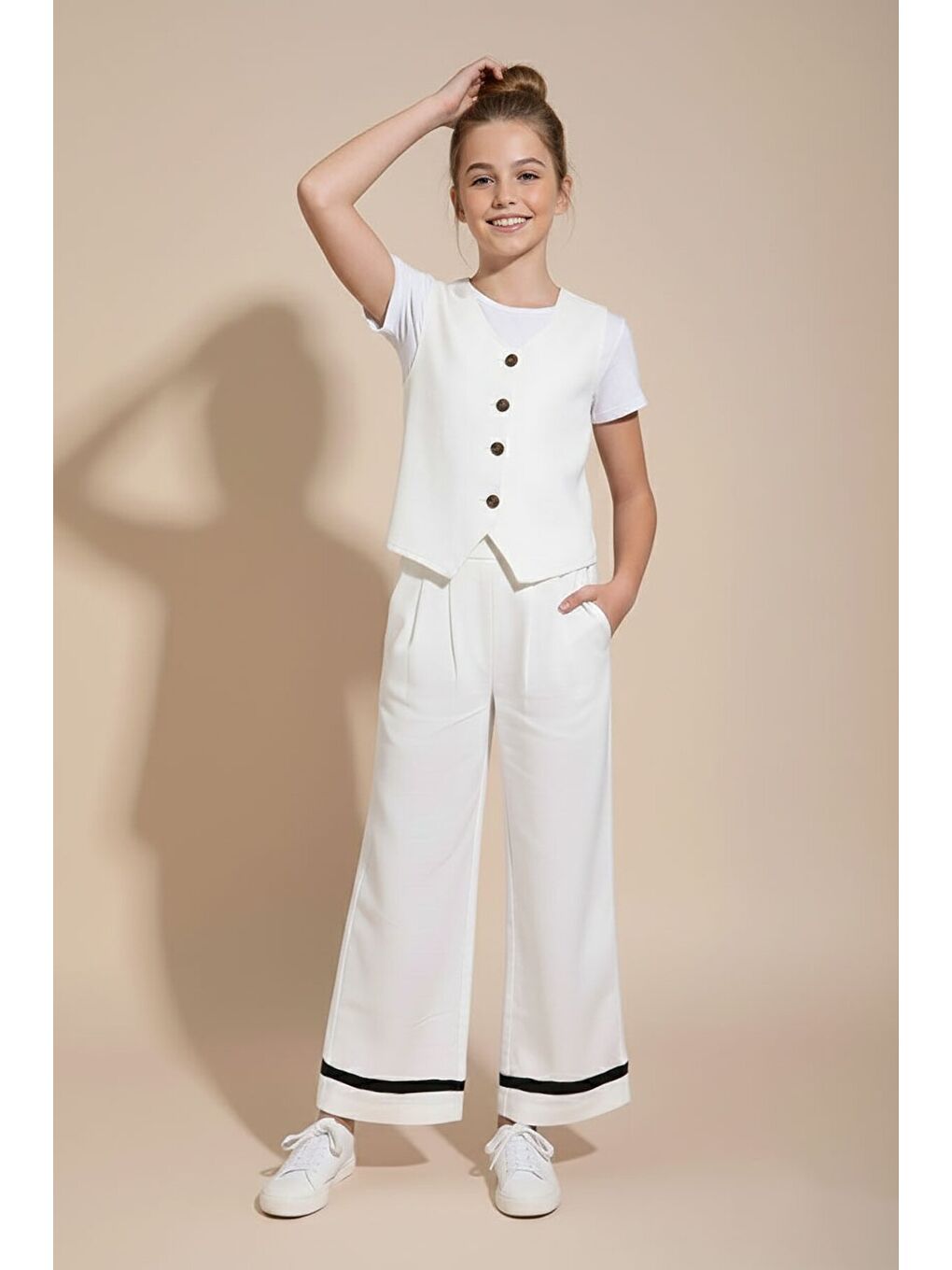 Ekru Düğmeli Keten Yelekli Geniş Paça Pantolonlu Kız Çocuk Takım 23490-3
