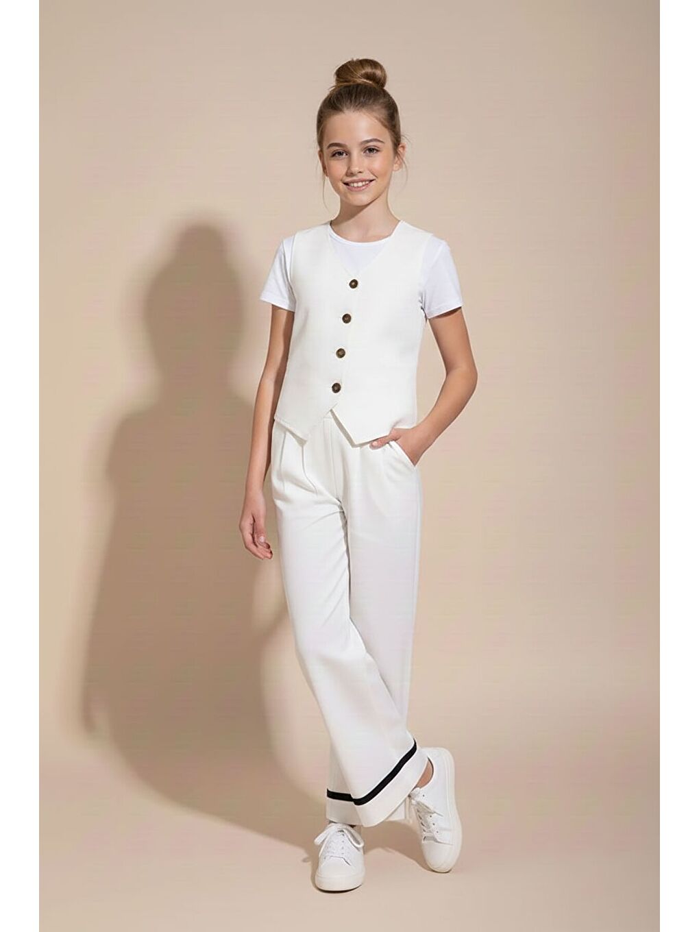 Ekru Düğmeli Keten Yelekli Geniş Paça Pantolonlu Kız Çocuk Takım 23490-4