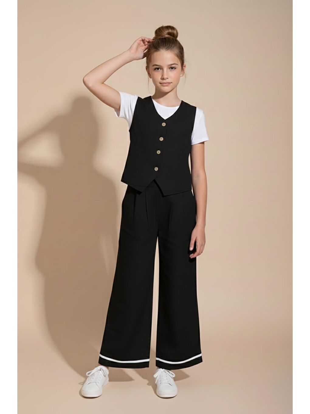 Siyah Düğmeli Keten Yelekli Geniş Paça Pantolonlu Kız Çocuk Takım 23493-2