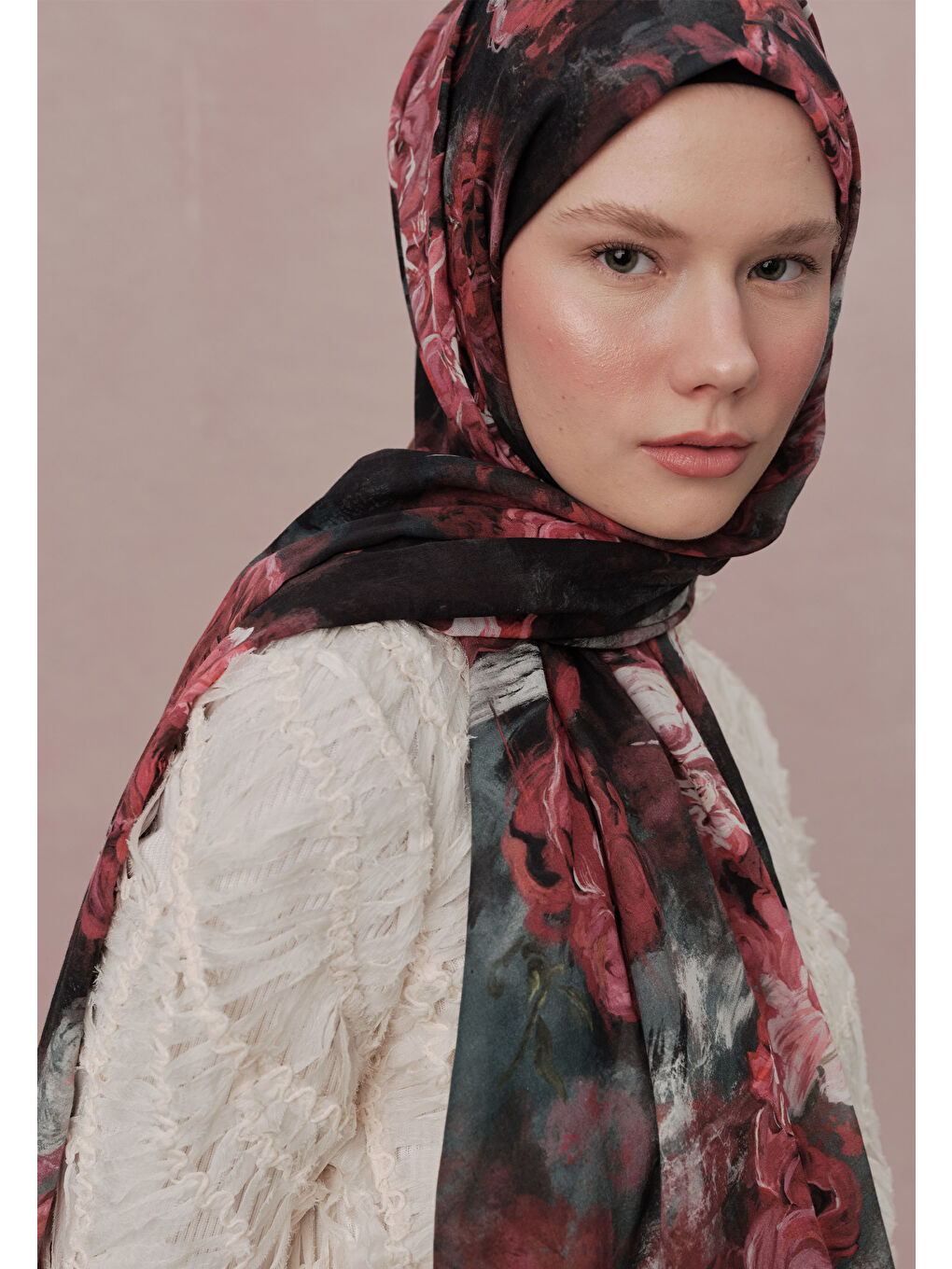 Love In Bloom Desen Vual Şal Siyah-1