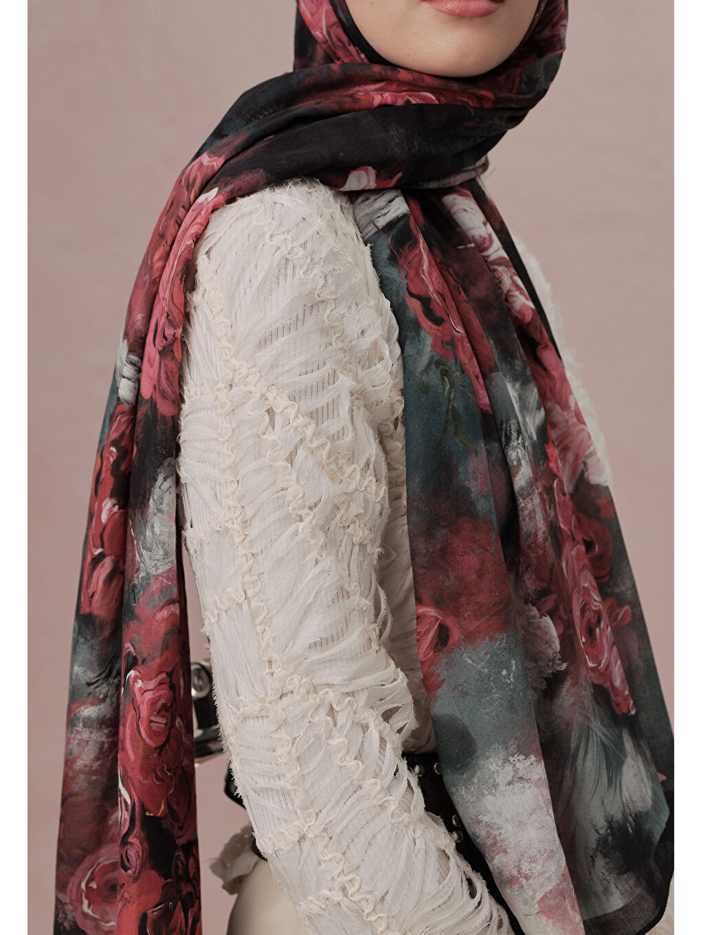 Love In Bloom Desen Vual Şal Siyah-2